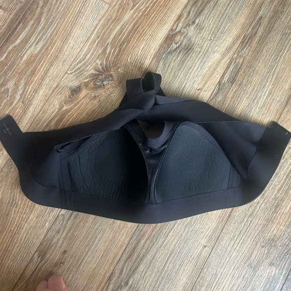 Lululemon Athletica Black Enlite Sports Bra 34B - Picture 6 of 7